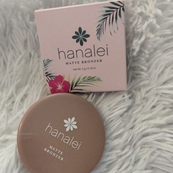 🆕🎉Host Pick 🎉🆕️Hanalei Beauty Company Matte Bronzer - Picture 9 of 16